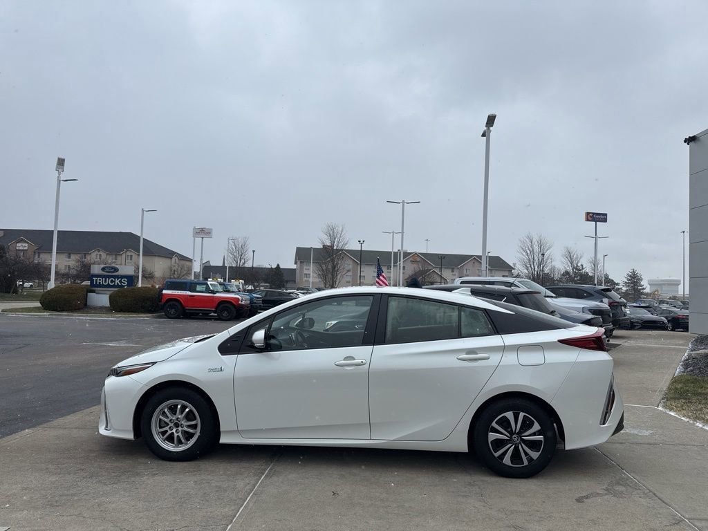 Used 2018 Toyota Prius Prime Premium image 4