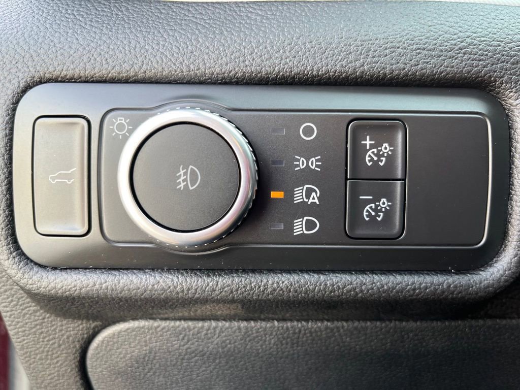 Certified 2022 Ford Explorer XLT w/ Equipment Group 202A image 22