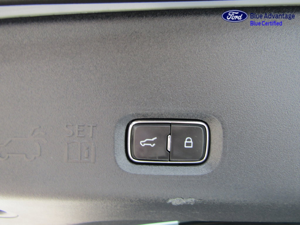 Certified 2025 Ford Expedition Platinum w/ Driver's Package AWD/4WD image 17
