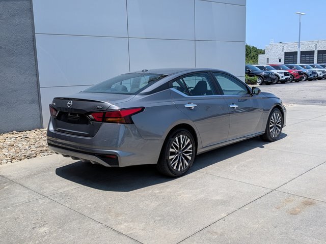 Used 2024 Nissan Altima 2.5 SV FWD image 4