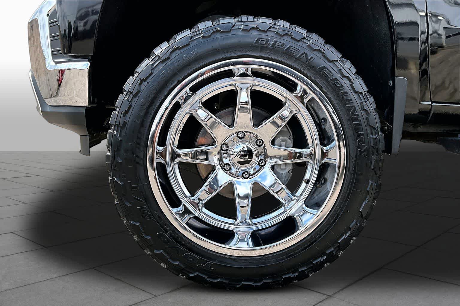 Used 2020 Chevrolet Silverado 1500 LTZ w/ LTZ Plus Package AWD/4WD image 12