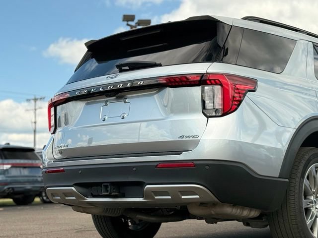 Certified 2025 Ford Explorer Active w/ Active Comfort Package AWD/4WD image 36