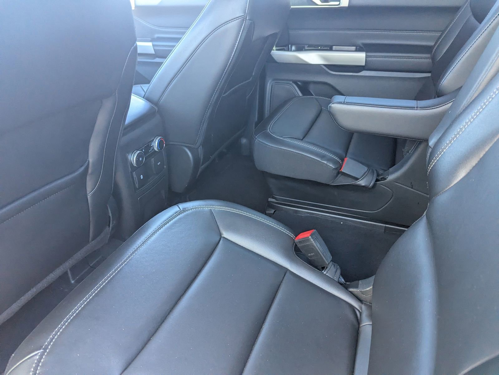 Certified 2022 Ford Explorer XLT w/ Equipment Group 202A image 15