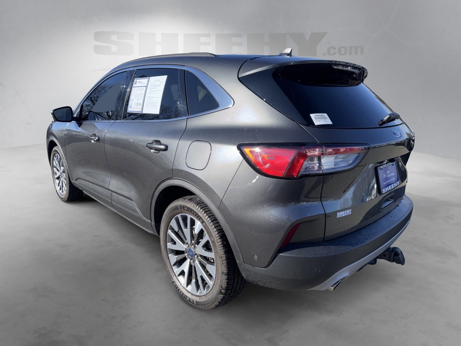 Certified 2020 Ford Escape Titanium w/ Titanium Premium Package 2.0 image 3