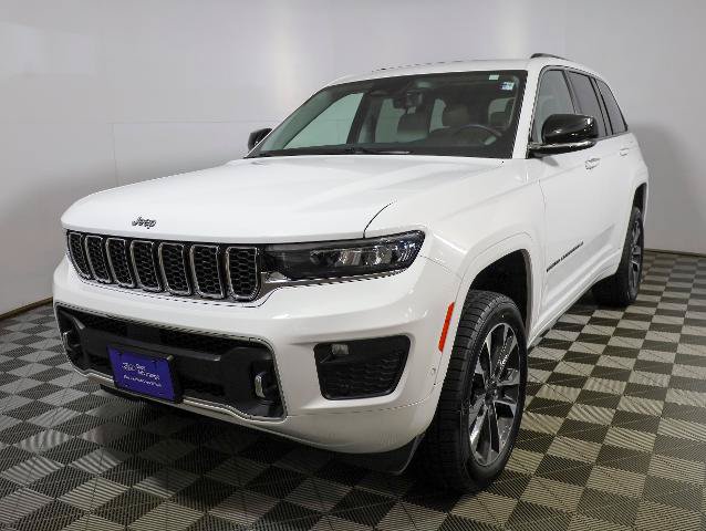 Used 2022 Jeep Grand Cherokee Overland w/ Luxury Tech Group IV AWD/4WD image 2