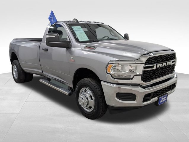 Used 2024 RAM 3500 Tradesman w/ Chrome Appearance Group AWD/4WD image 16