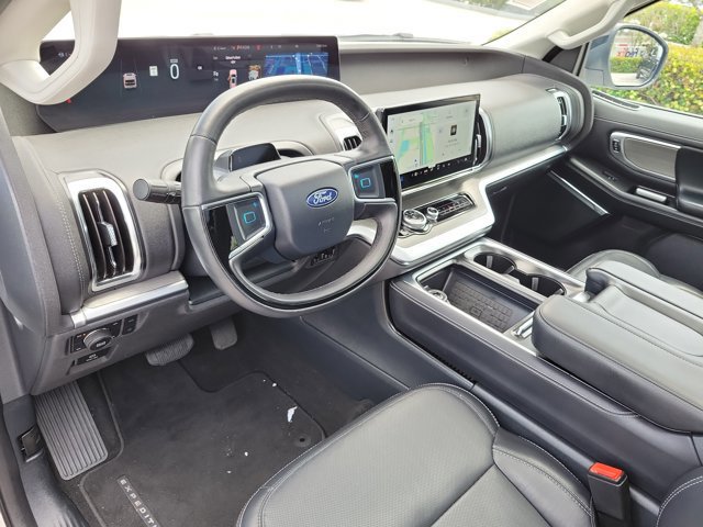 Certified 2025 Ford Expedition Platinum image 19