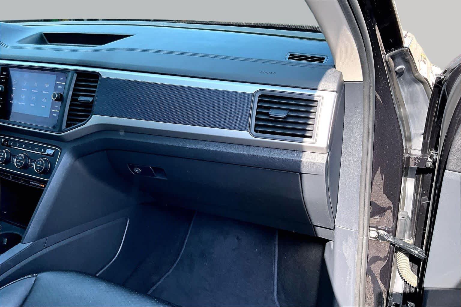 Used 2021 Volkswagen Atlas SE w/ Panoramic Sunroof Package FWD image 19