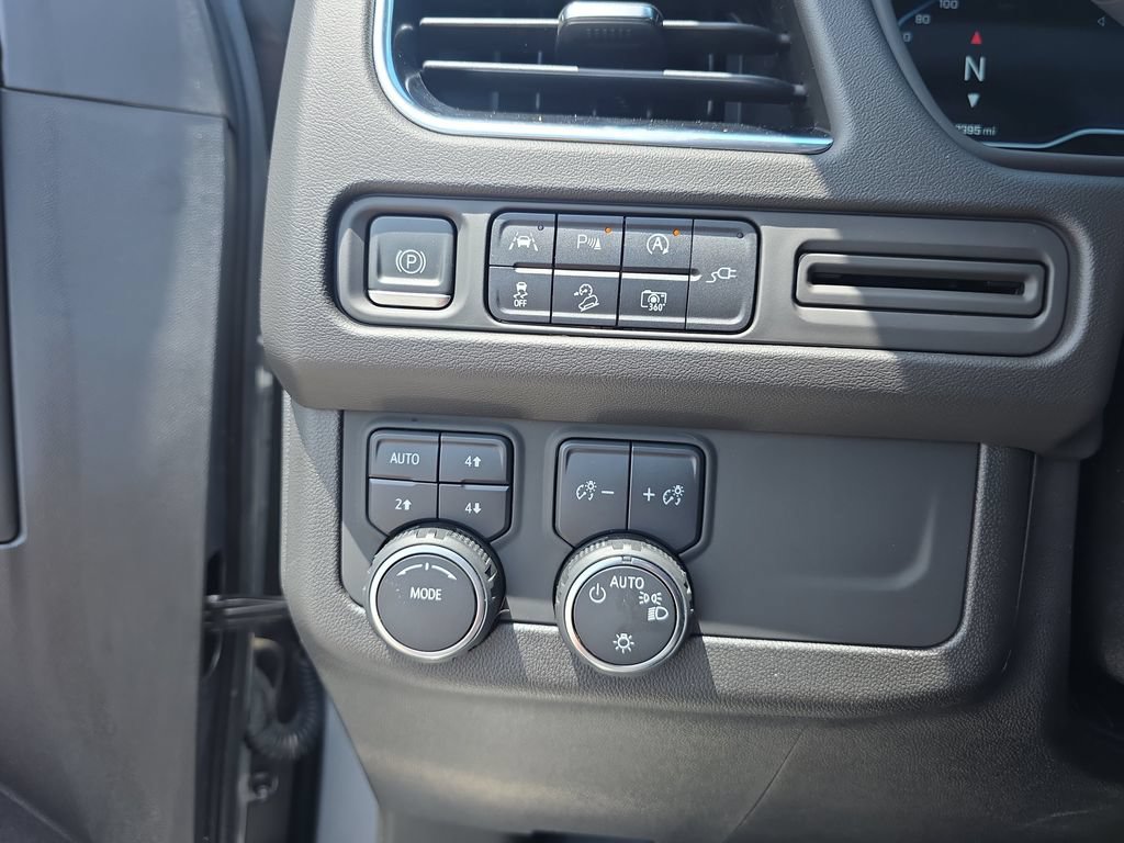 Used 2022 Chevrolet Tahoe Z71 w/ Luxury Package AWD/4WD image 19