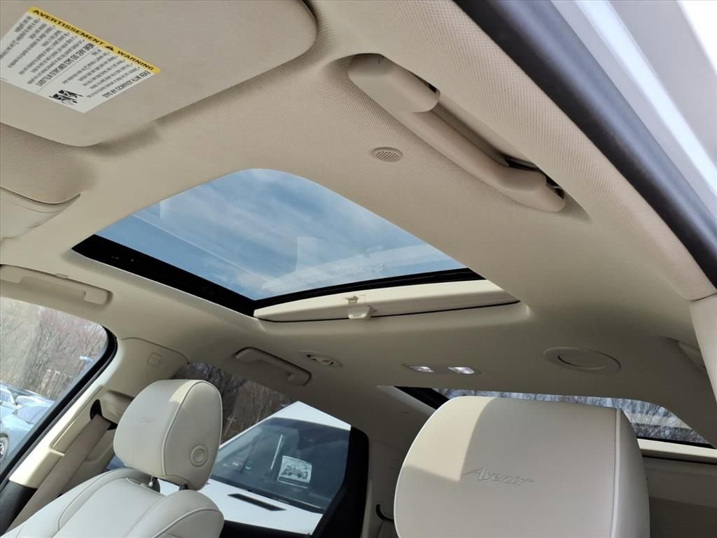 Used 2022 Buick Enclave Avenir w/ Avenir Technology Package AWD/4WD image 13