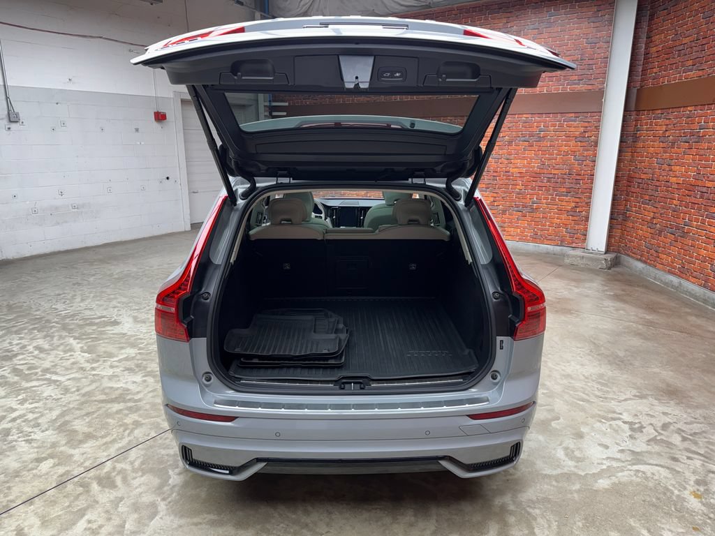 Used 2024 Volvo XC60 B5 Plus w/ Protection Package Premier AWD/4WD image 25