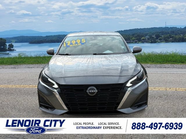 Used 2024 Nissan Altima 2.5 SV FWD image 8