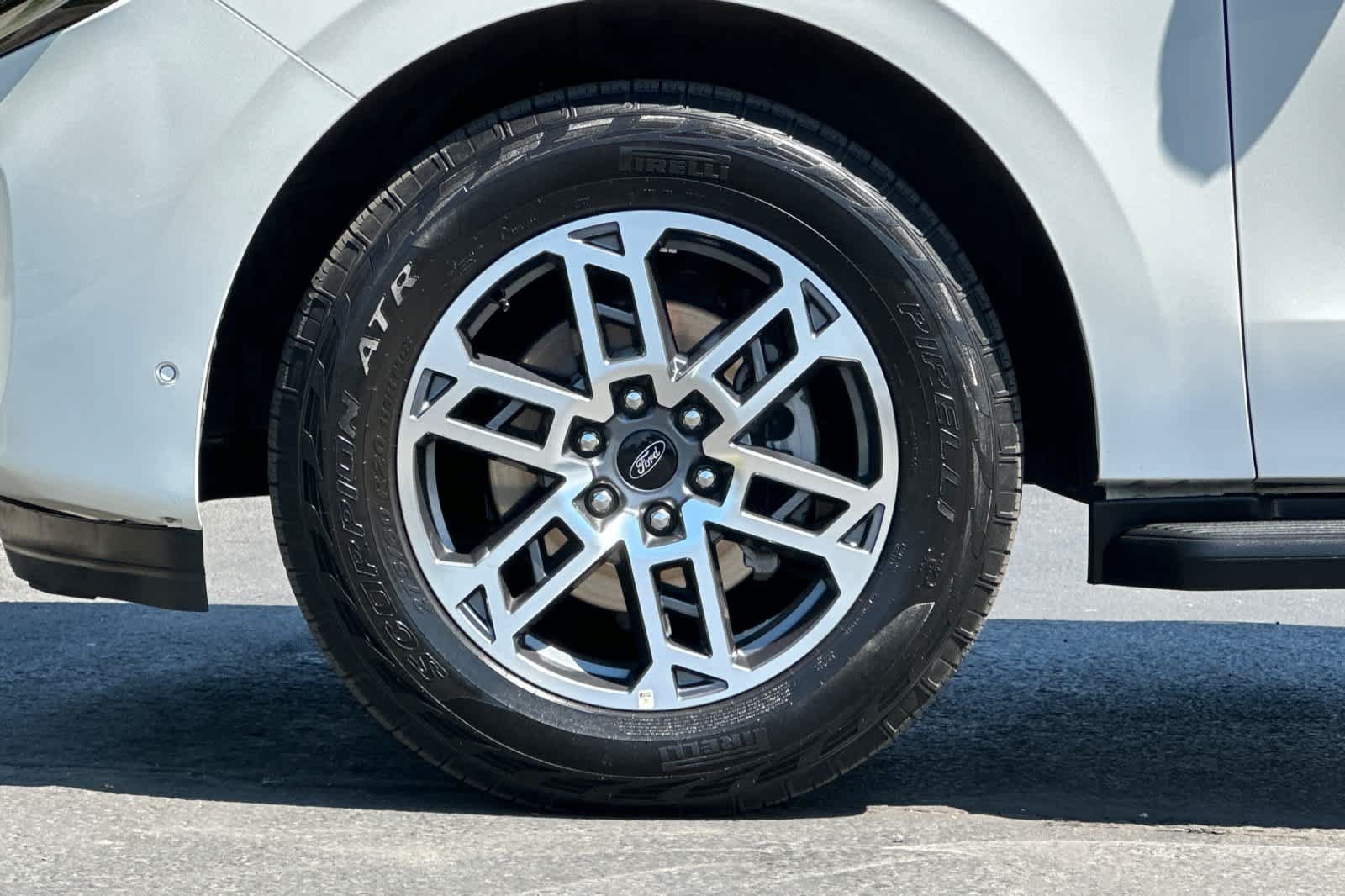 Certified 2025 Ford Expedition Active AWD/4WD image 27