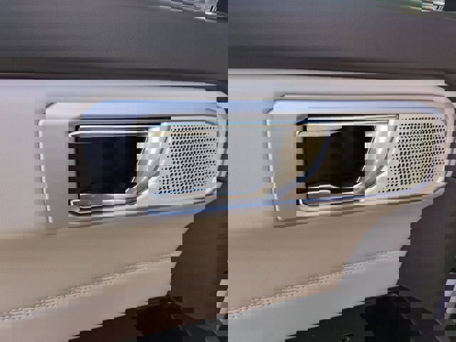 Certified 2021 Ford Explorer Platinum w/ Equipment Group 601A image 27