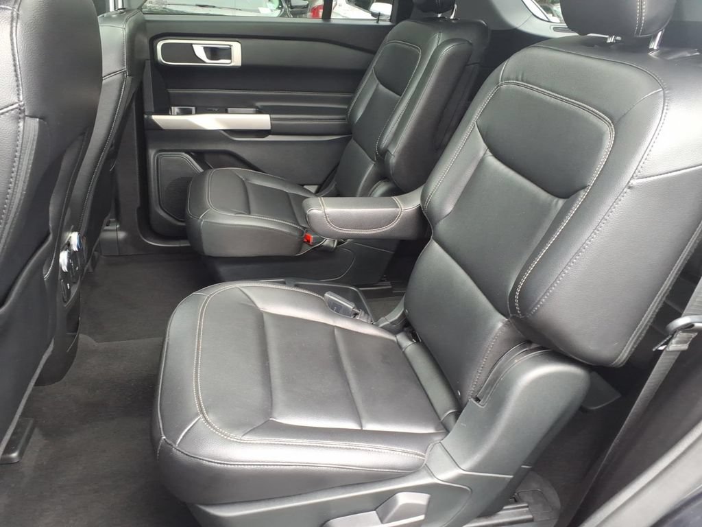 Certified 2021 Ford Explorer XLT w/ Equipment Group 202A AWD/4WD image 18
