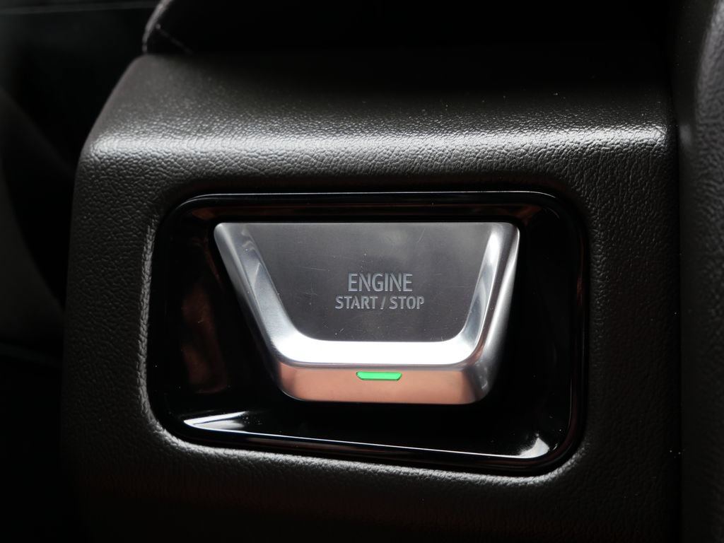 Used 2025 GMC Yukon Denali AWD/4WD image 28
