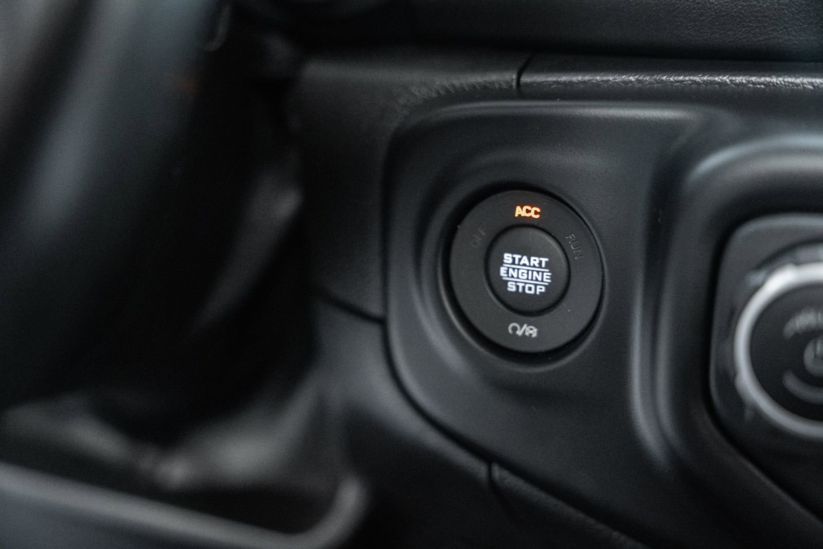 Used 2021 Jeep Wrangler Unlimited Sahara w/ Uconnect 4C Nav & Sound Group AWD/4WD image 30