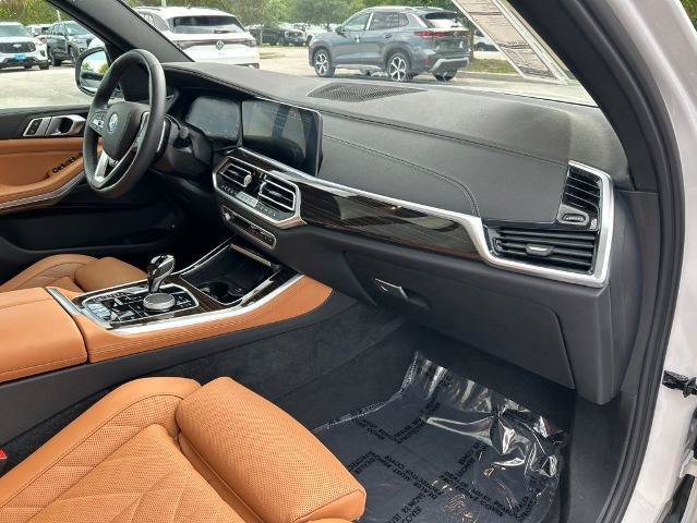 Used 2023 BMW X5 xDrive45e w/ Parking Assistance Package AWD/4WD image 39