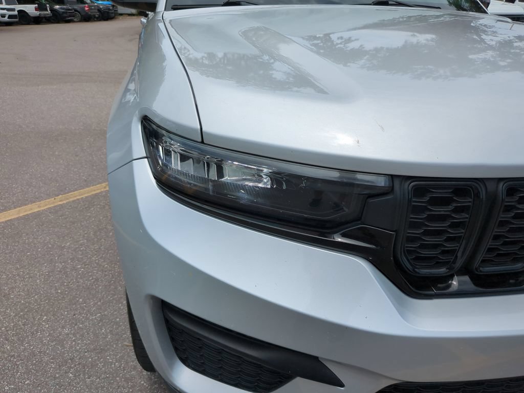 Used 2023 Jeep Grand Cherokee Altitude AWD/4WD image 11