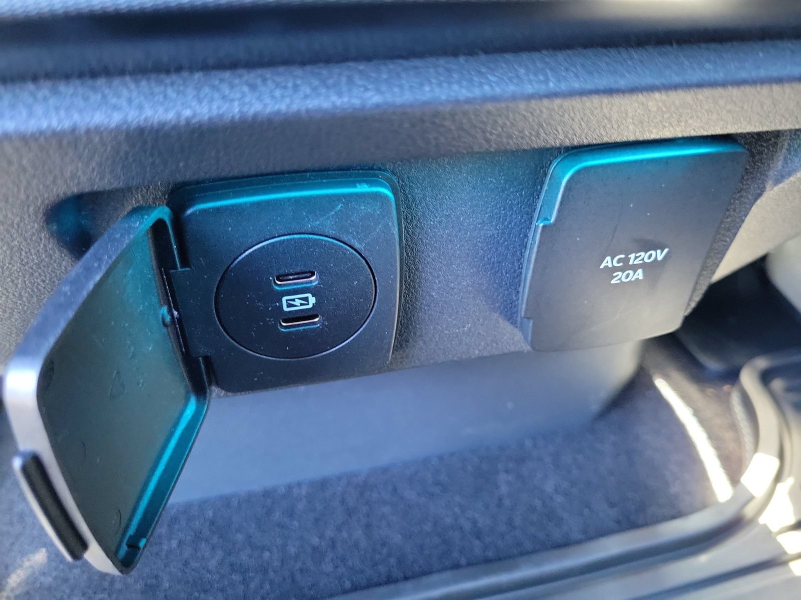 Certified 2025 Ford F150 Platinum w/ Equipment Group 702A High AWD/4WD image 12