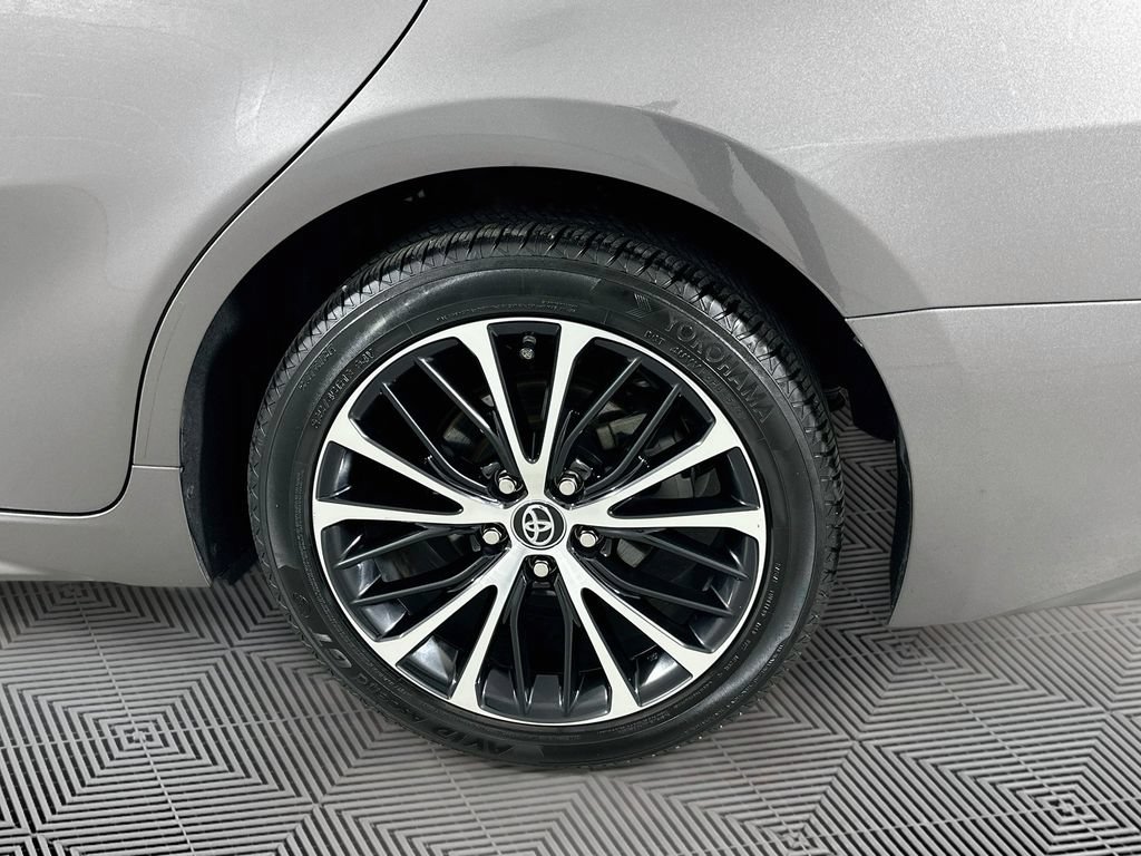 Used 2019 Toyota Camry SE w/ Convenience Package FWD image 31