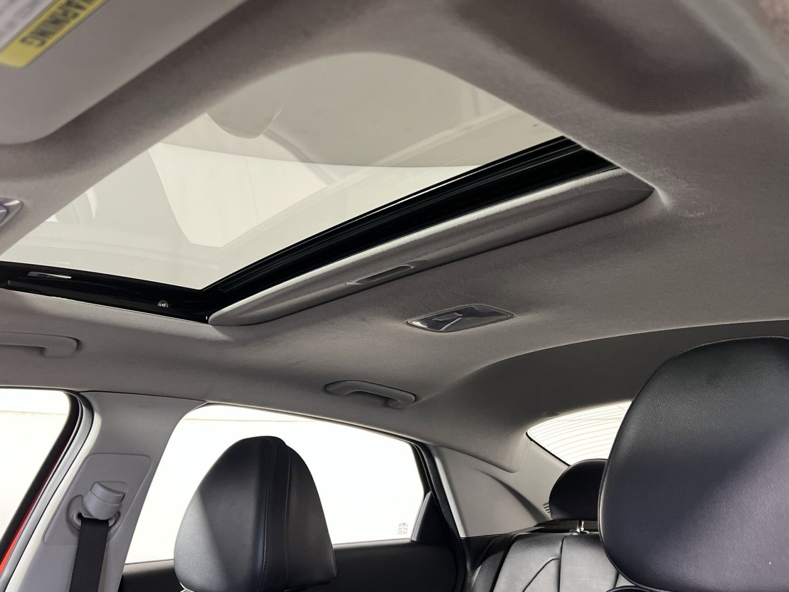 Used 2022 Hyundai Elantra Limited image 22