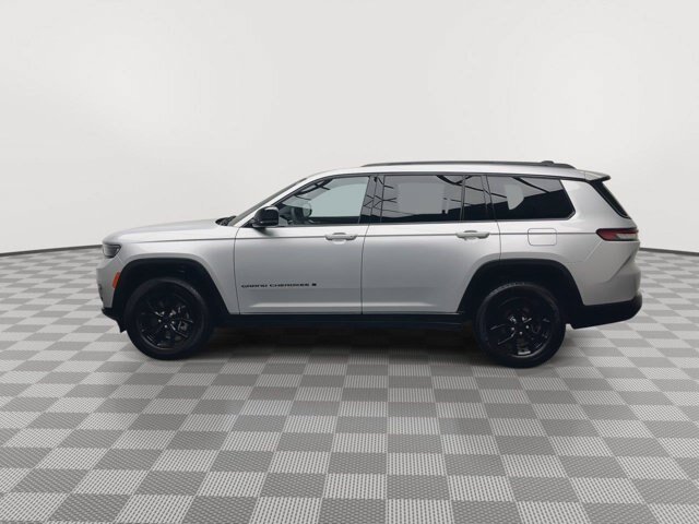 Used 2025 Jeep Grand Cherokee L Altitude AWD/4WD image 38