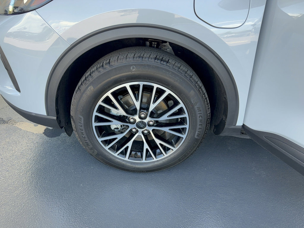 Certified 2025 Ford Escape SE w/ PHEV Premium Package image 34