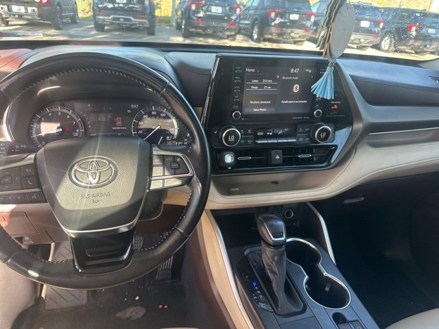 Used 2021 Toyota Highlander XLE image 7