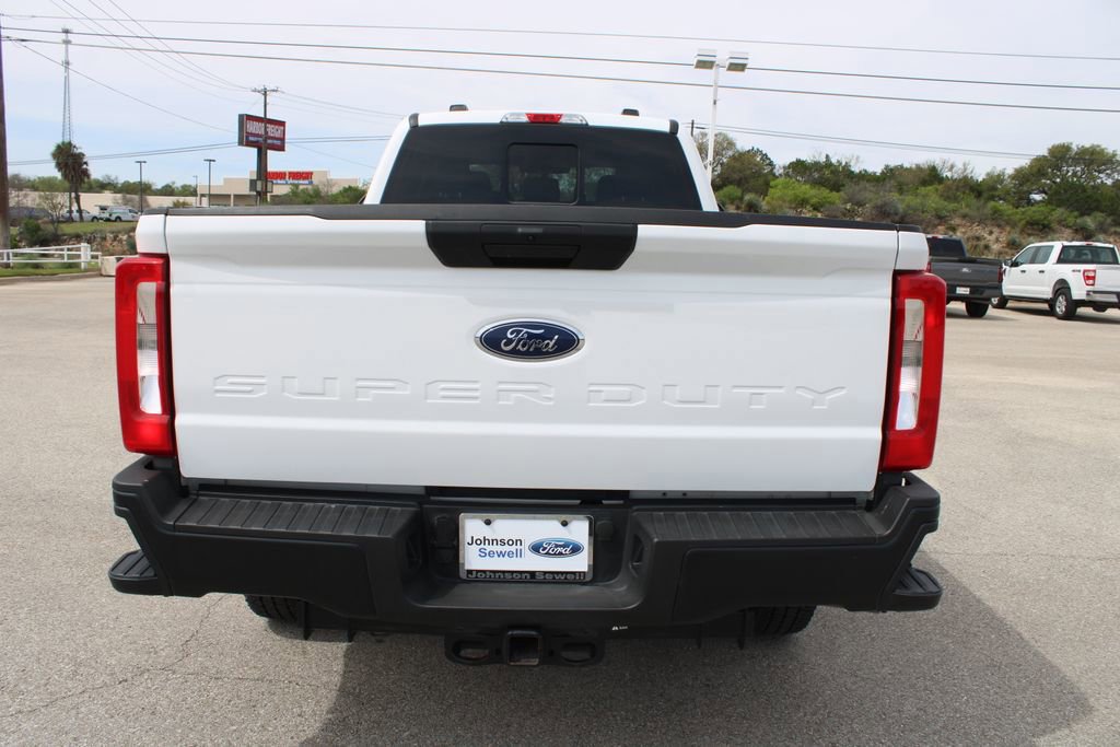 Certified 2025 Ford F250 XL w/ FX4 Off-Road Package image 3