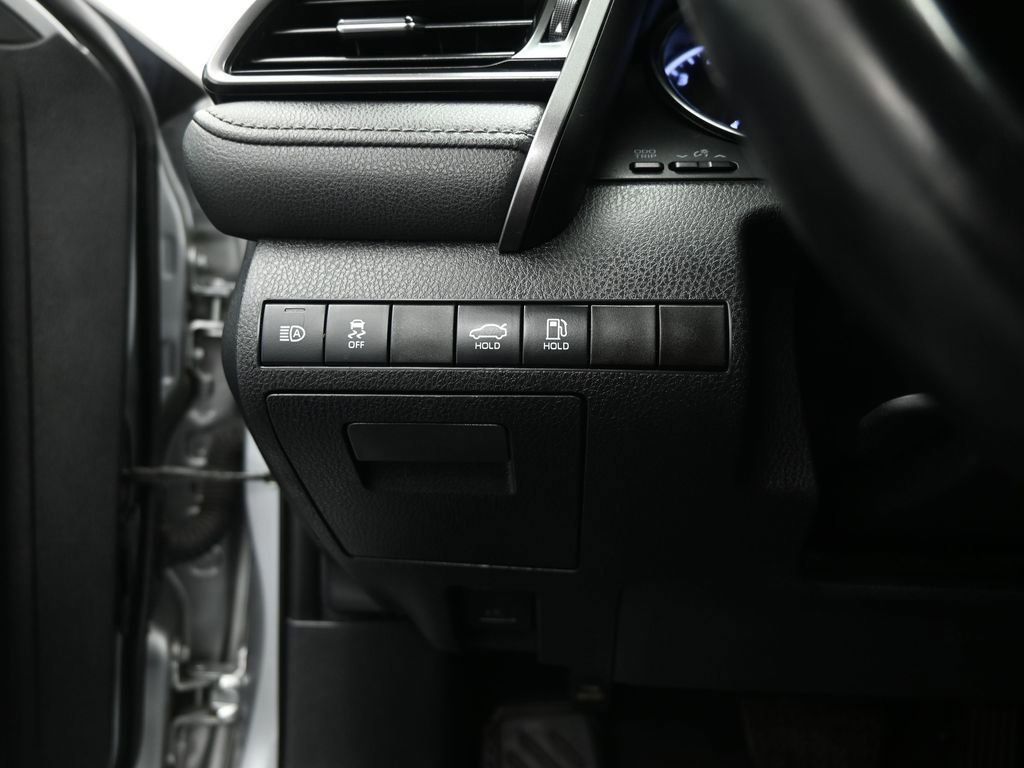 Used 2020 Toyota Camry SE image 36