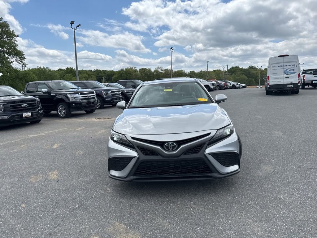 Used 2024 Toyota Camry SE AWD/4WD image 2