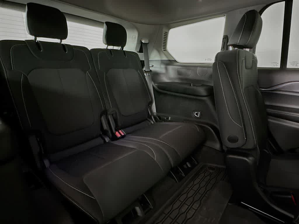 Used 2022 Jeep Grand Cherokee L Laredo w/ Luxury Tech Group I AWD/4WD image 31