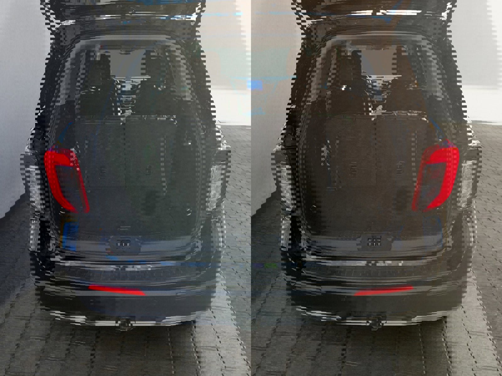 Certified 2022 Ford Explorer XLT w/ Equipment Group 202A image 25