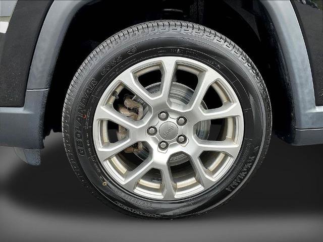 Used 2022 Jeep Compass Latitude w/ Sun and Sound Group AWD/4WD image 34