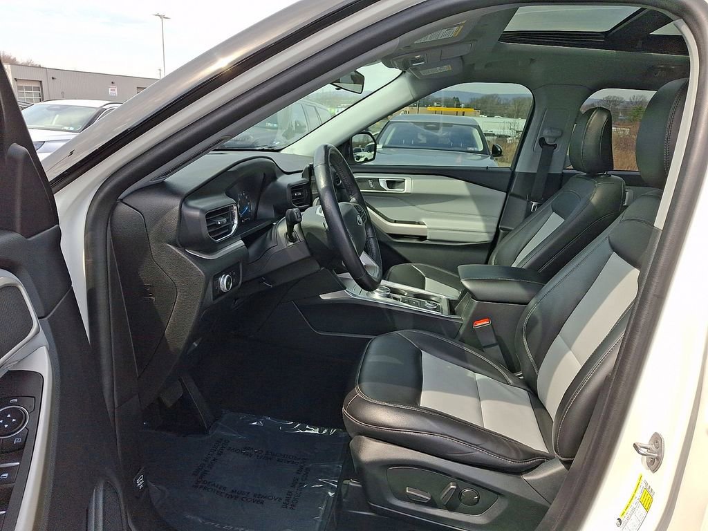 Certified 2023 Ford Explorer XLT w/ Equipment Group 202A image 14