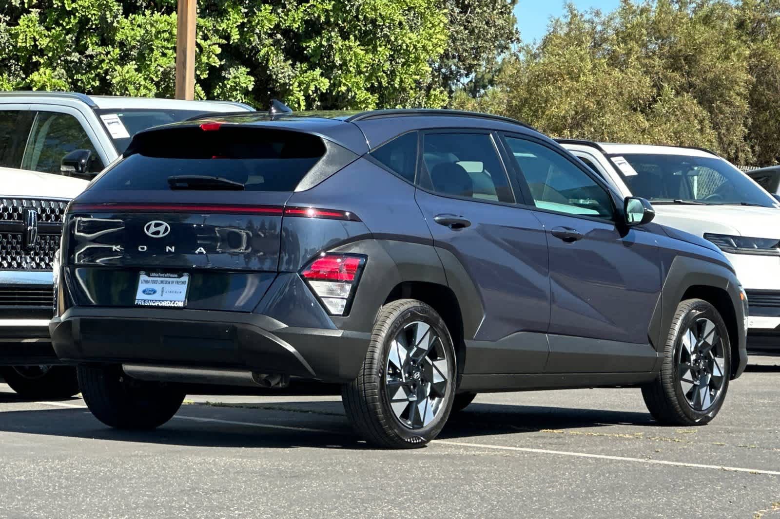 Used 2025 Hyundai Kona SEL FWD image 2