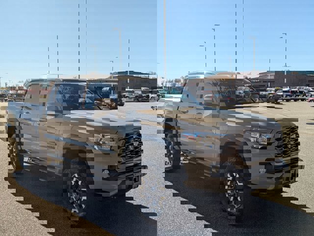 Used 2020 Toyota Tacoma TRD Off-Road image 1