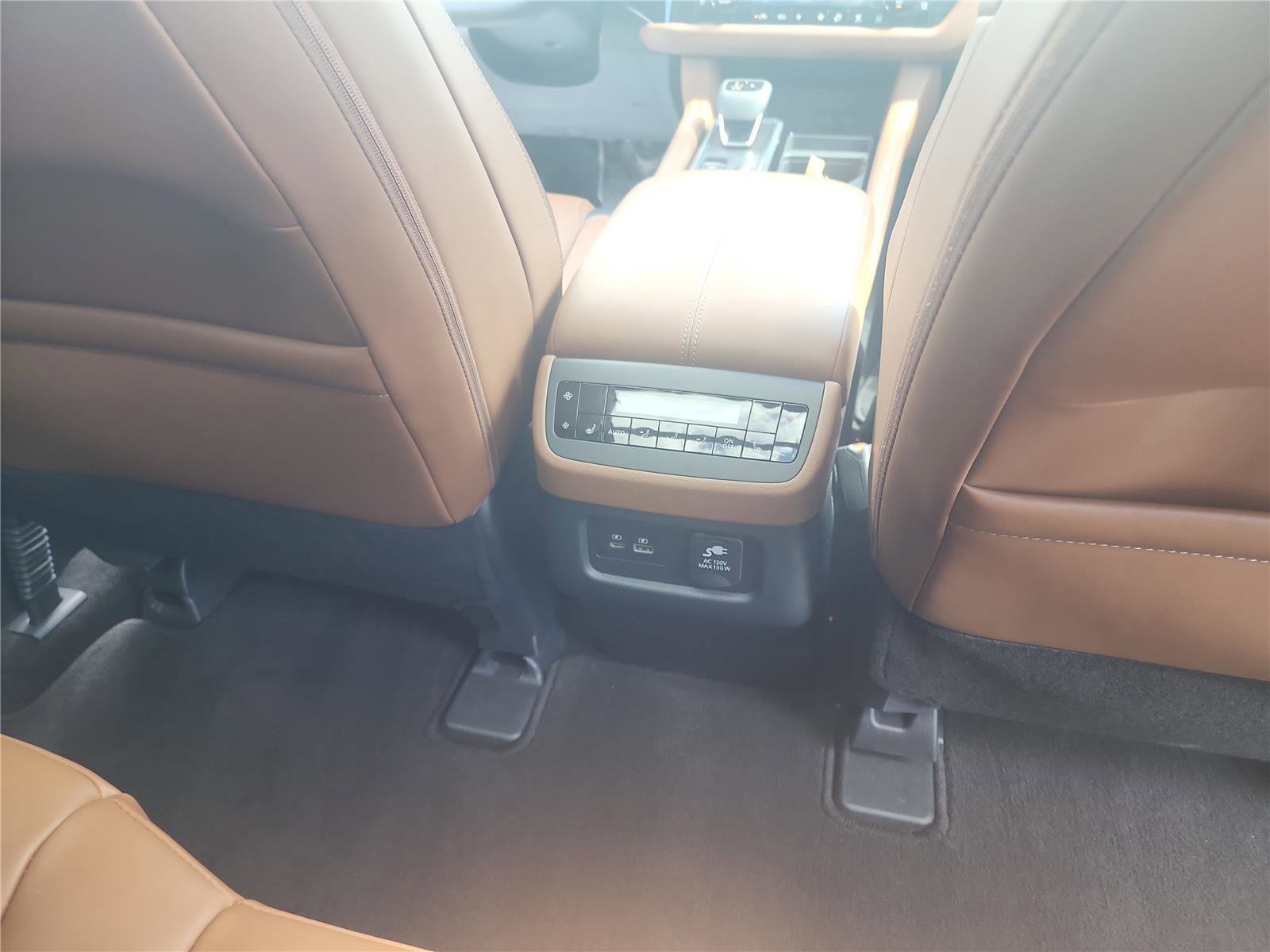 Used 2024 Nissan Pathfinder Platinum image 22