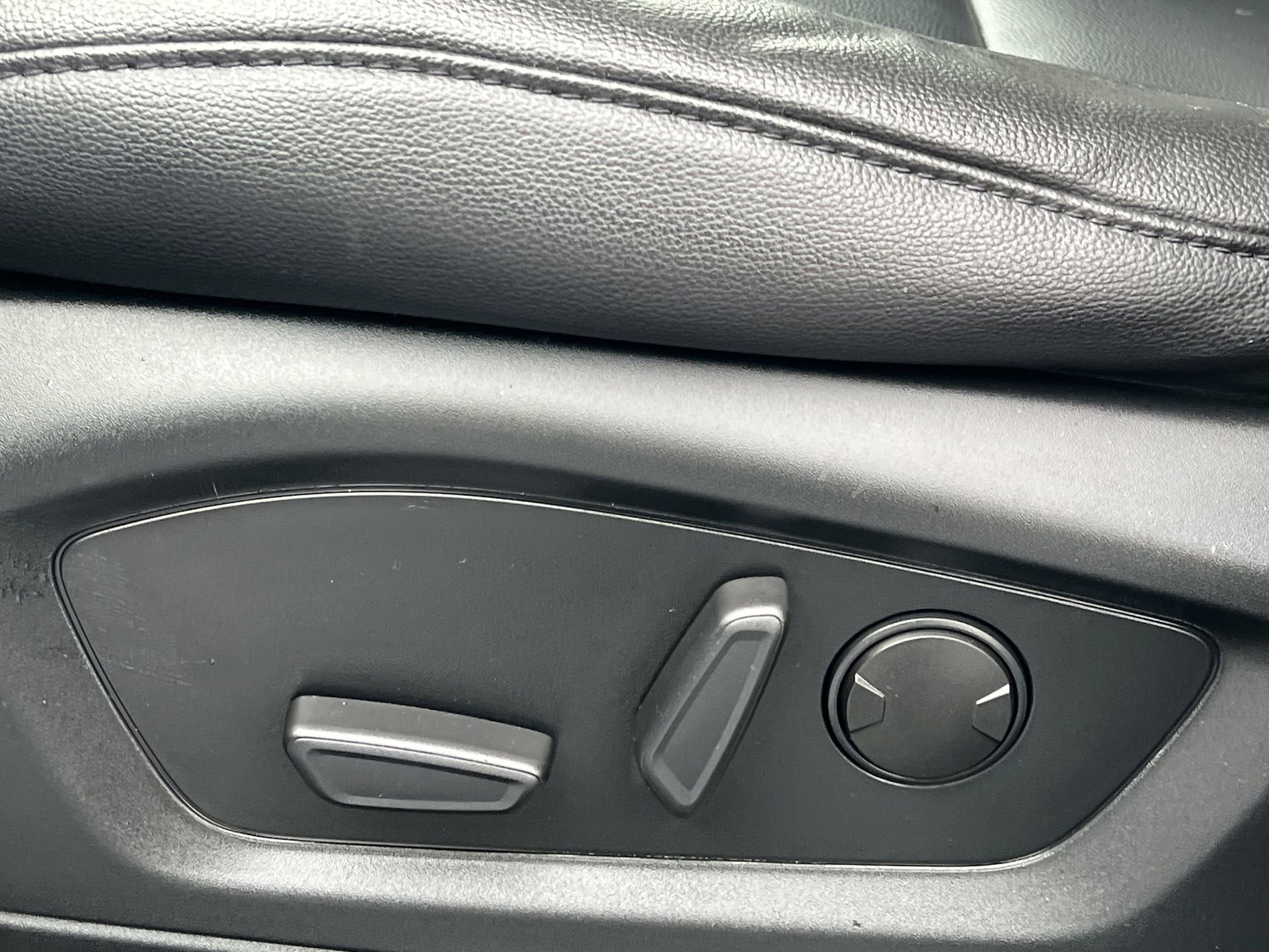 Certified 2020 Ford Explorer XLT w/ Equipment Group 202A image 21