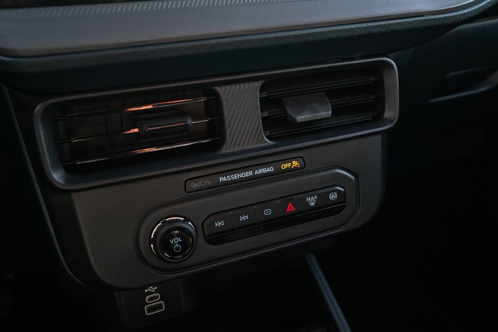 Certified 2025 Ford Maverick XL image 38