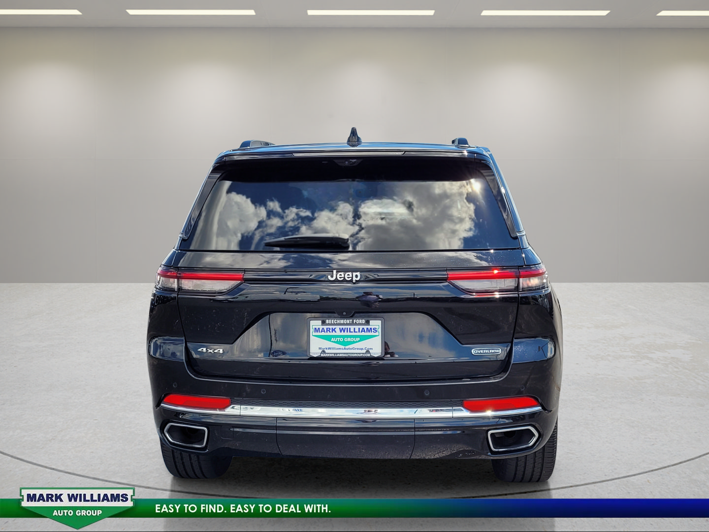 Used 2022 Jeep Grand Cherokee Overland w/ Luxury Tech Group IV AWD/4WD image 6