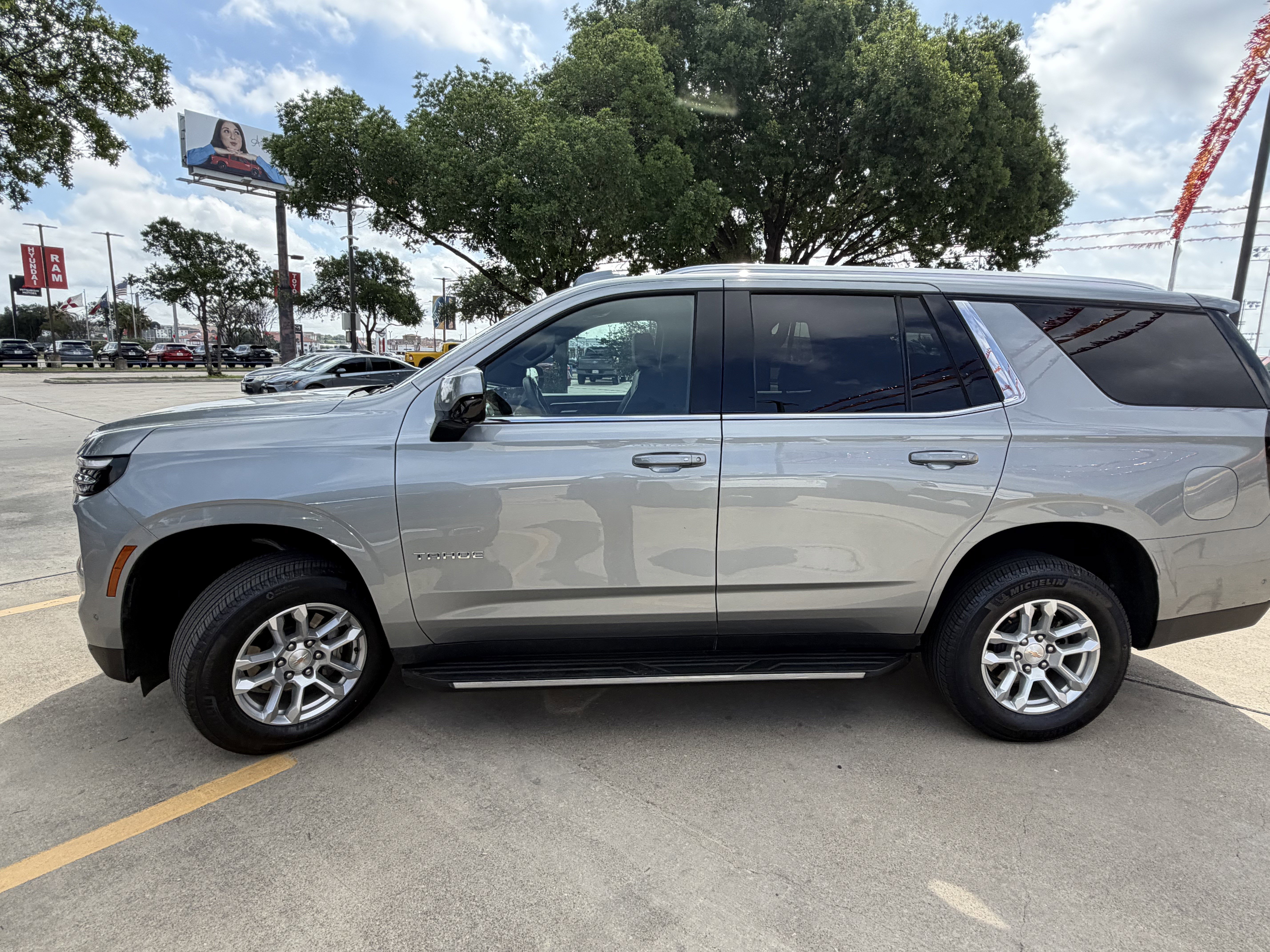 Used 2025 Chevrolet Tahoe LT AWD/4WD image 12