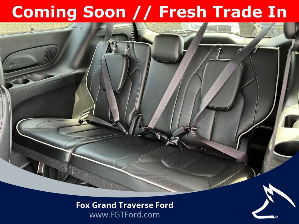 Used 2025 Chrysler Pacifica Limited FWD image 11