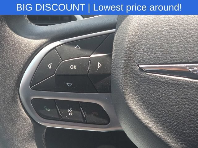 Used 2023 Chrysler Pacifica Touring-L FWD image 42