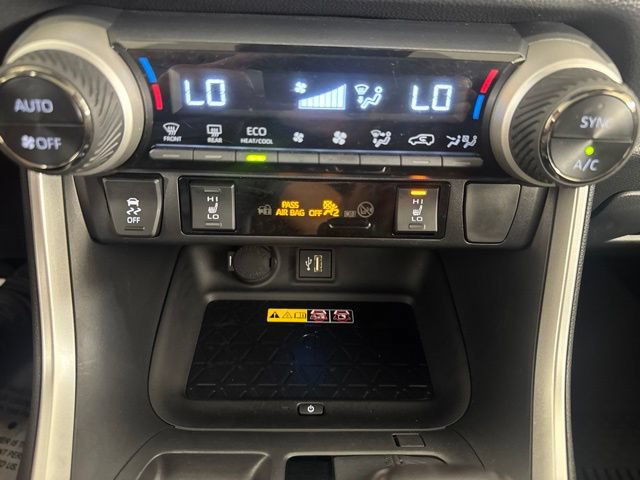 Used 2025 Toyota RAV4 XSE w/ Advanced Technology Package AWD/4WD image 16