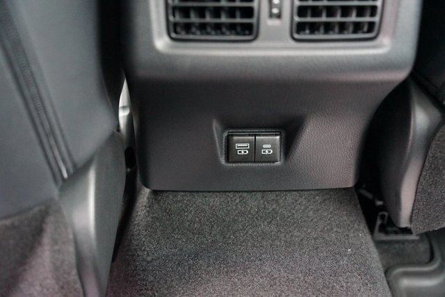 Used 2025 Toyota Camry SE w/ Multimedia Upgrade Package image 9