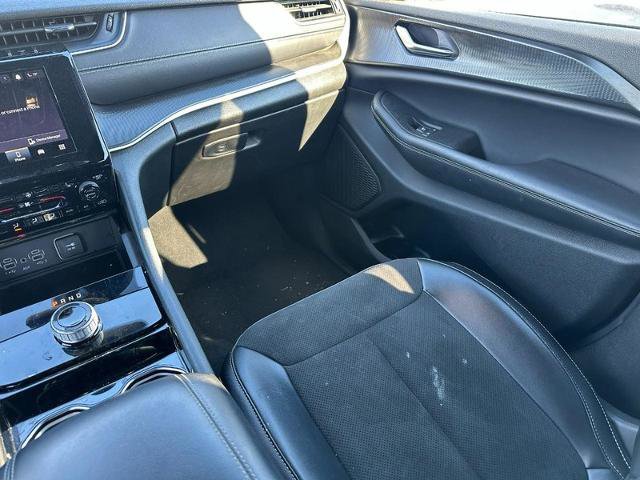 Used 2023 Jeep Grand Cherokee Altitude image 15