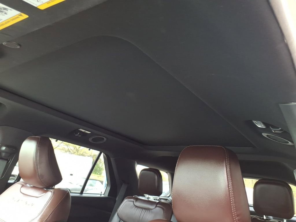 Certified 2023 Ford Explorer Platinum w/ Technology Package AWD/4WD image 17