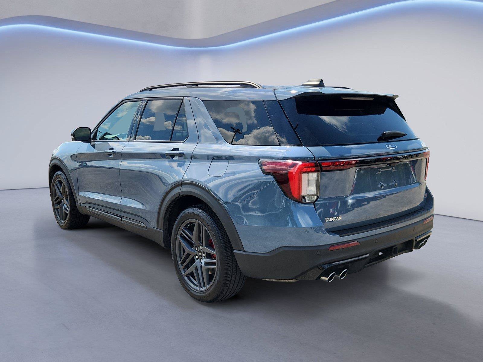 Certified 2025 Ford Explorer ST AWD/4WD image 5
